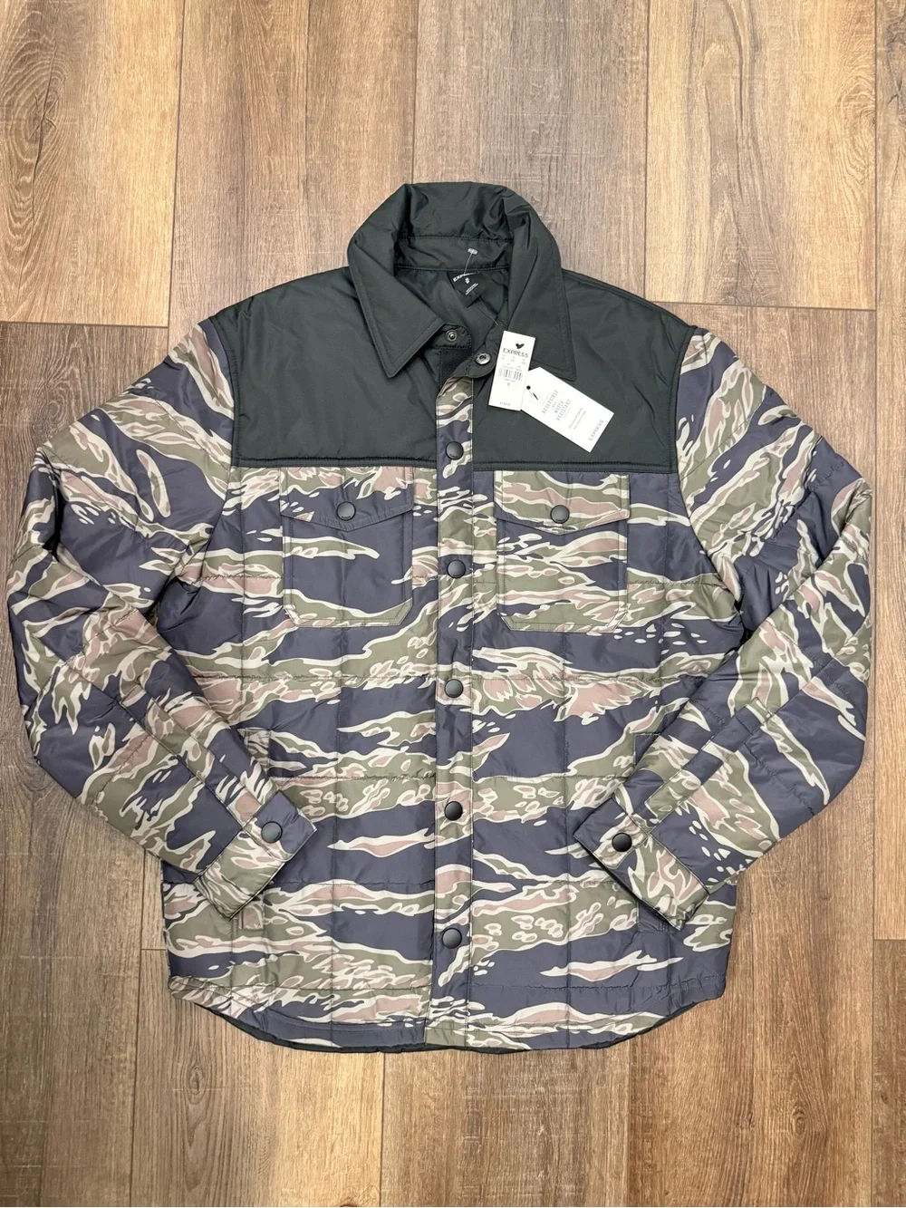 NWT express men’s reversible water resistant jacket camo black medium